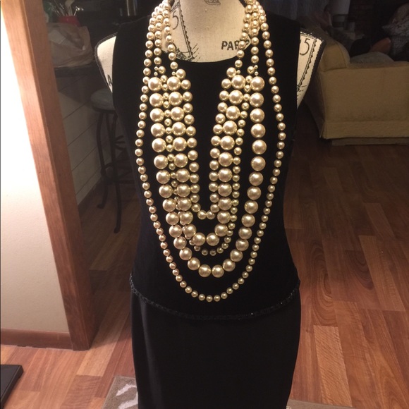 Jewelry - Oversized pearl necklace with small black beads